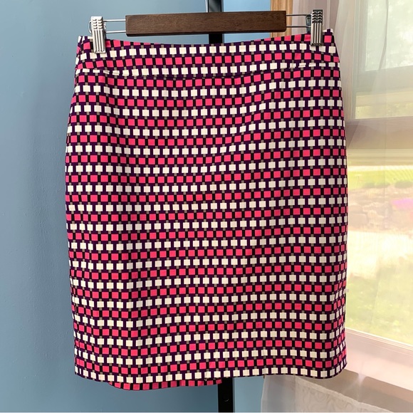 Ann Taylor Pink and White Square Print Pencil Skirt Petite - Picture 4 of 7